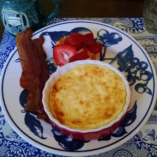 Breakfast was great. An egg and ham like bake with fresh fruit and topped with yogurt. Pam does a great job.