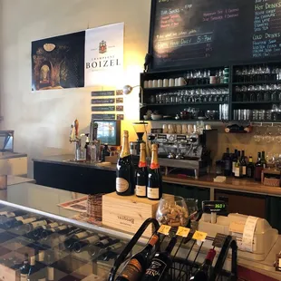 oysters and mussels, interior