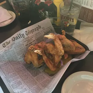 a basket of fried chicken wings