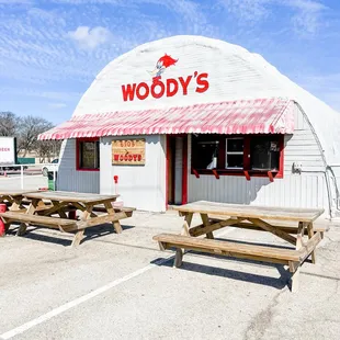 the outside of the restaurant