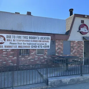 the outside of the restaurant