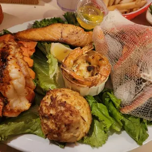 Net Buster Dinner (fish, crab cake, crap imperial, shrimp, lobster tail, snow crab legs, clams)