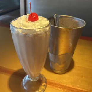 chocolate-strawberry milkshake