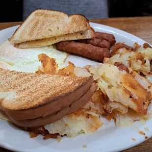 a plate of breakfast foods