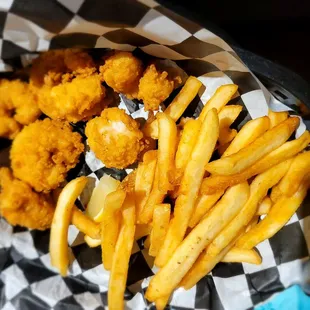 Kids royal red shrimp basket