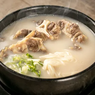Kkori Gomtang (Ox Tail Bone Soup)
