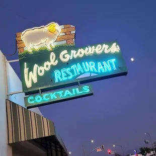 wool growers restaurant sign