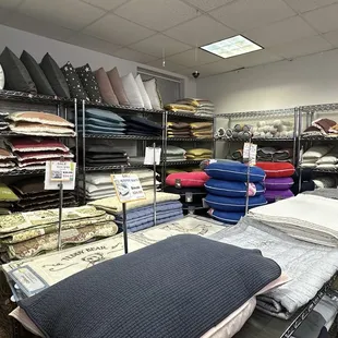 Beautiful bedding, floor mats and a variety of pillows.