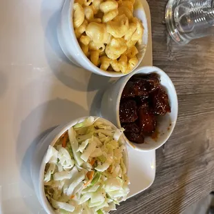 Mac&apos;n&apos;cheese, Pork Belly and coleslaw.