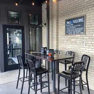 Outdoor seating - dog friendly sign