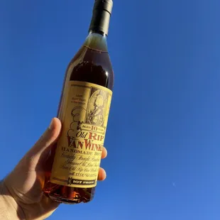 Happy Pappy Van Winkle, 10 years!! Cheers!  
#pappyvanwinkle #bourbon