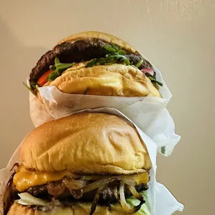 Argentine Buenos Aires Burger (upper); Oklahoma Burger (lower)--delish!