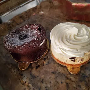 Flourless chocolate cake and vanilla rum cakelette