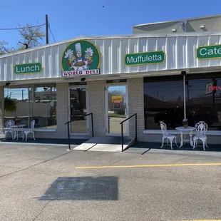 the outside of the restaurant