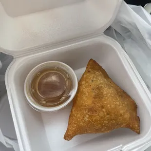 Veggie samosa with sweet sauce