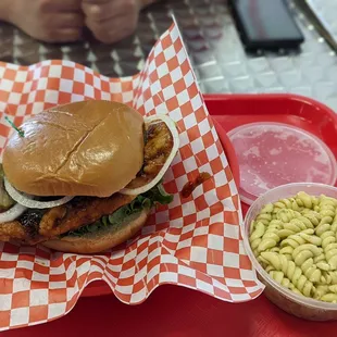 Avocado macaroni to the right