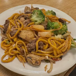 DIY chow mein. (It contains beef, chicken, pineapple, mushrooms, shrimp, broccoli, zucchini, teriyaki sauce, and garlic)