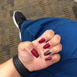 4day old nails!!!! Sloppy disgusting nails!!! Not worth $40