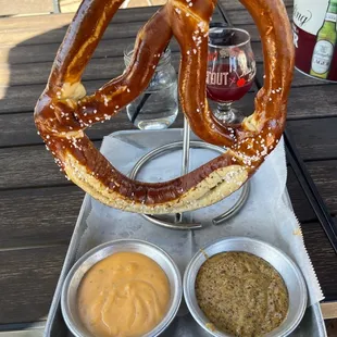 The pretzel