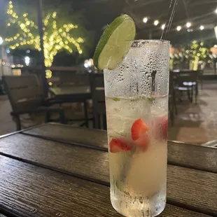 Dragon berry mojito