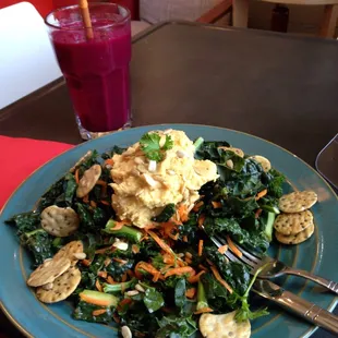 Small rotating menu of natural, wholesome vegan/vegetarian selection - smoothies, salads, entrees. Everything I had was delicious!