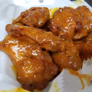 Freshly Fried Wings Mixed with Gold Honey Barbecue Sauce