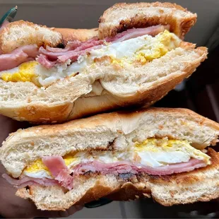 Ham and eggs bagel