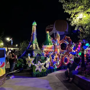 Grand carnivale float