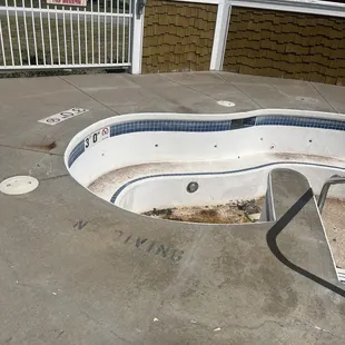 Not working dry dirty use to be before COVID a hot tub. That use to have a view of the city and sunset that was beautiful!!