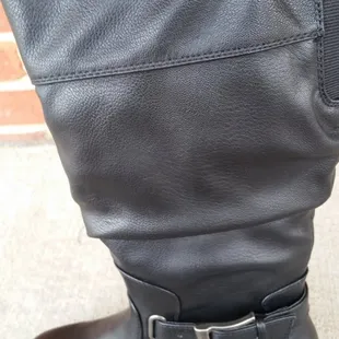 30 BUCKS saw these same boots at Macy&apos;s last night for $118.  SCORE!