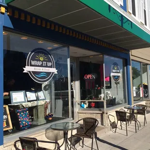 the outside of a restaurant