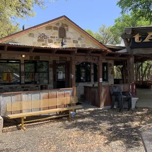 Empty. No one home. Also no sign explaining why they're closed up tight and still accepting online orders. Unacceptable.