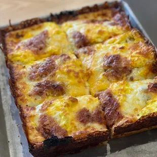 VERY NICE BREAKFAST PIZZA