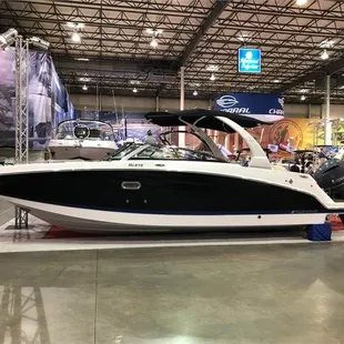 2019 Four Winns HD 270