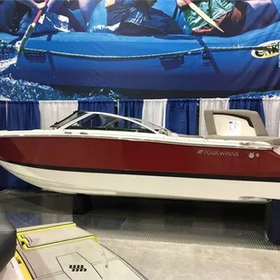 2019 Four Winns H230