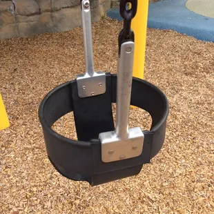 Love the metal piece; this piece keeps the swings level.