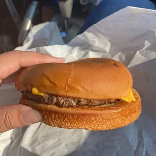 Cheeseburger (plain and dry)