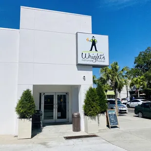 There is additional parking &amp; another entrance in the rear alleyway (back entrance)