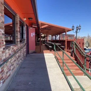 the outside of the restaurant