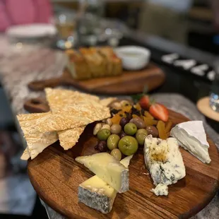 a plate of cheese and crackers