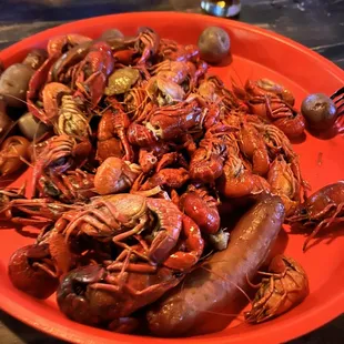 a plate of craws and sausages