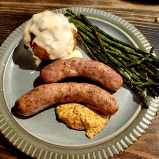 Sausages with a pretzel dumpling and asparagus