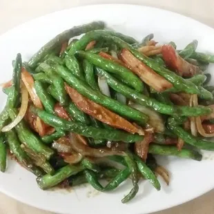 BBQ PORK WITH GREEN BEANS
