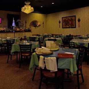 The back half of their dining room. This was a Tuesday night, so they were not as busy as the weekends.