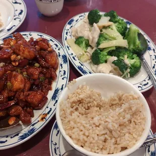Kung Pao Triple Combo scallop shrimp chix $11.95. 5/5 Chix Broccoli $10.95 3/5 - both very good!  Brown Rice :) +$1