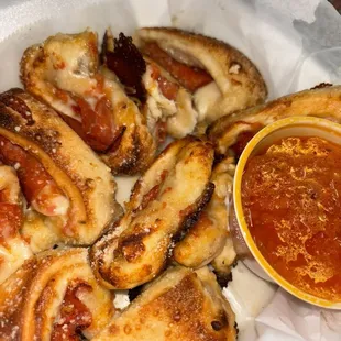 Pepperoni bites with crushed unseasoned tomatoes