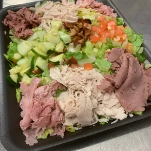 ws a tray of meats and vegetables