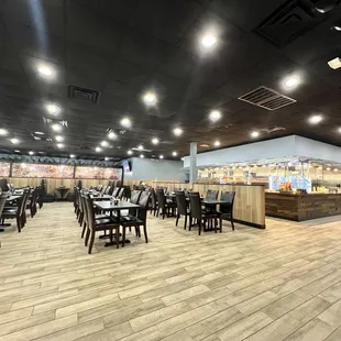 Spacious, clean dining area