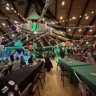 St. Patrick&apos;s Day... Live music, dancing &amp; cute decorations :)