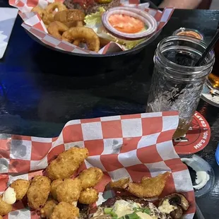 food, chicken wings and fried chicken